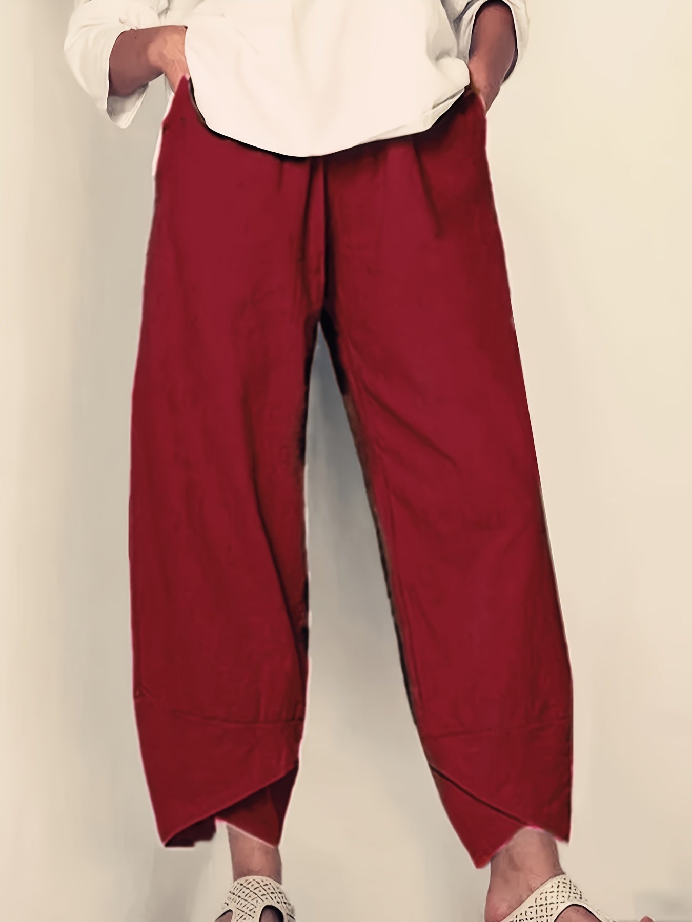 Kaeli Elegant Side-Pocket Trousers Red, photo studio
