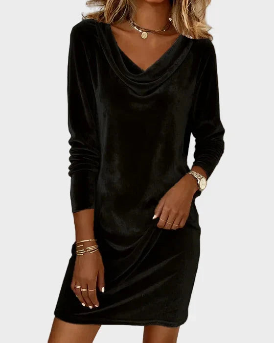 Rosina | Flowy Velvet Dress Black, photo studio
