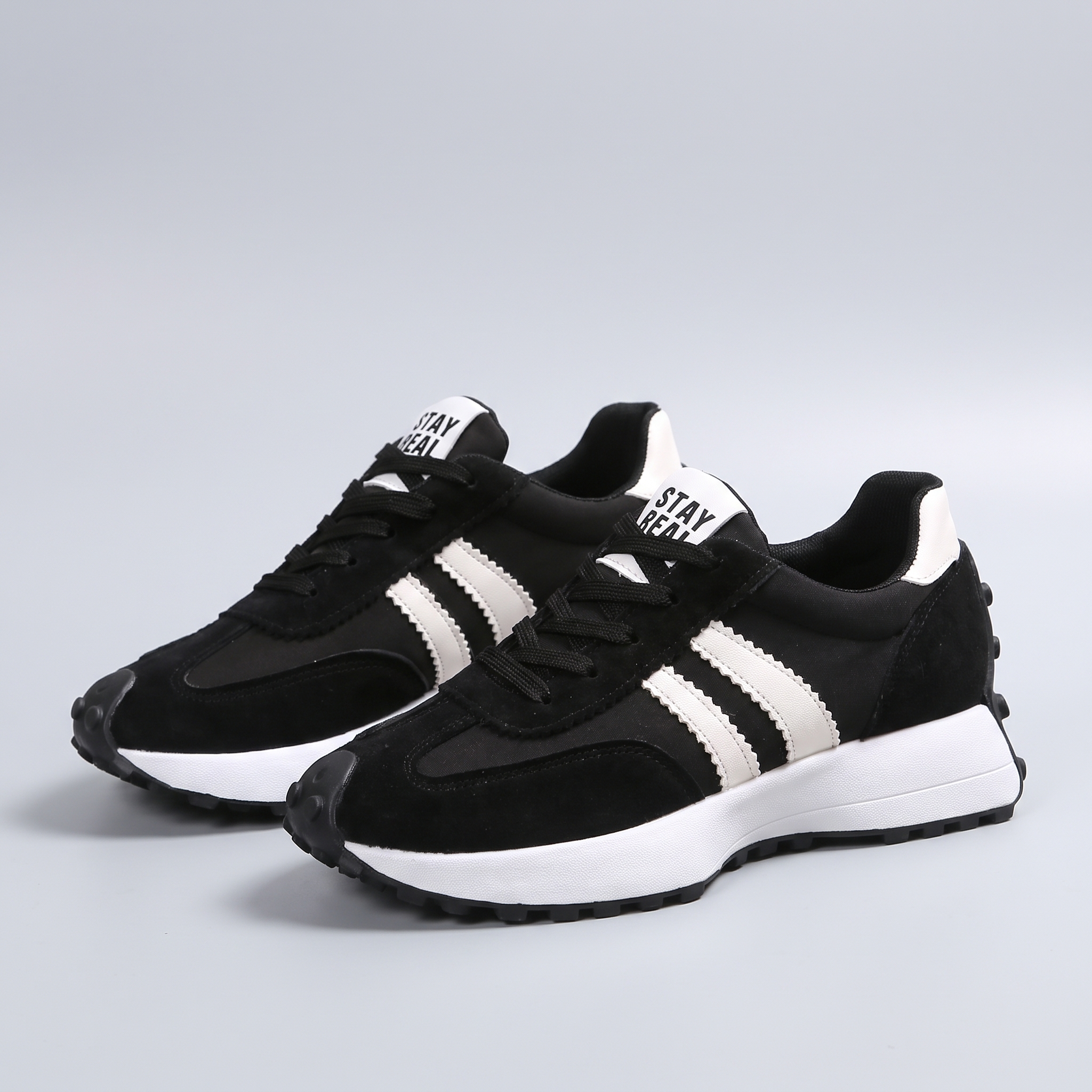 Avery | Comfort Trainers with a Padded Collar Black, photo studio