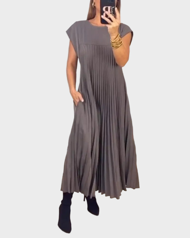 Elowen | Timeless Comfort Dress Grey, photo studio