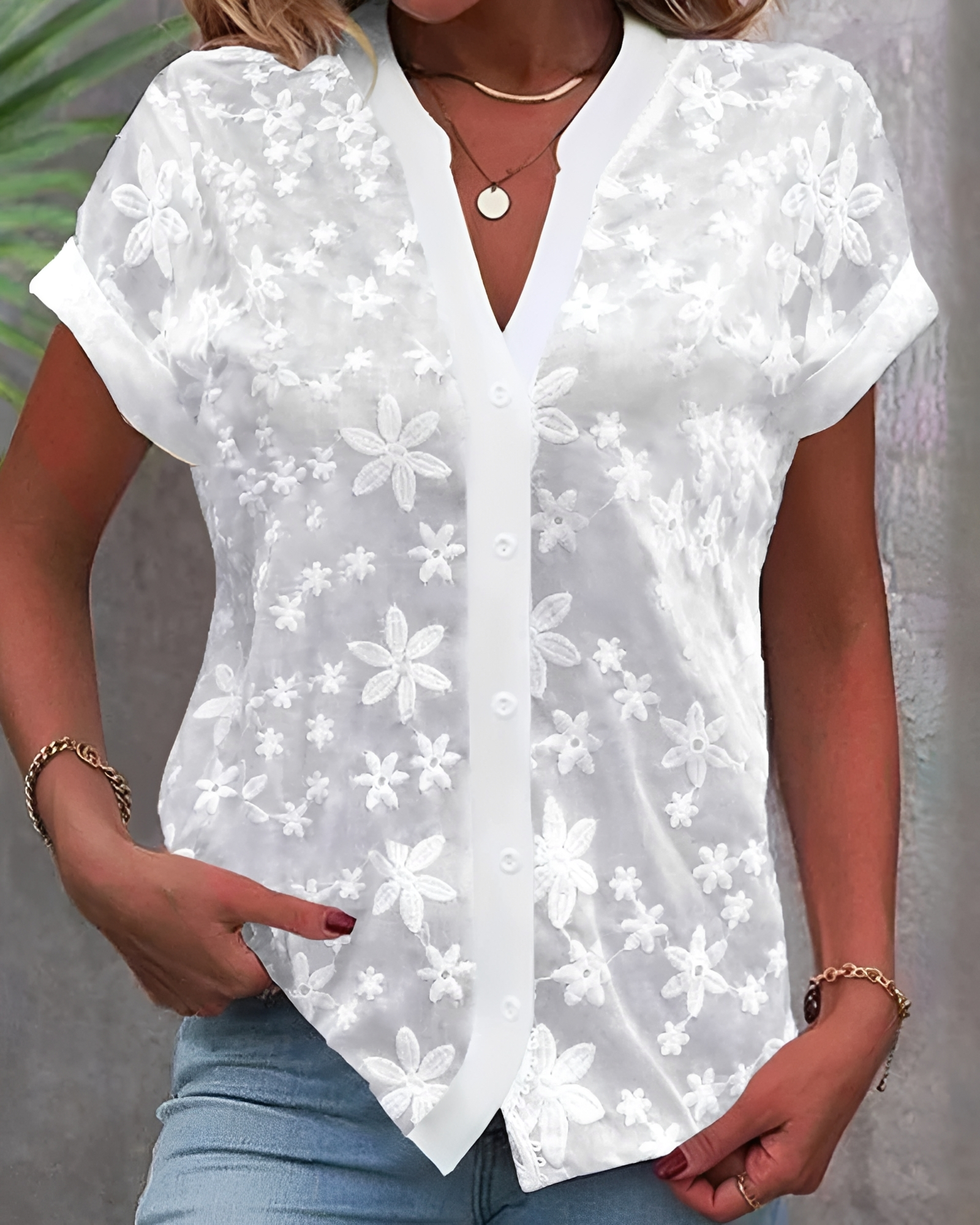 Brigitte | White Classic-Collar Shirt White, studio photo