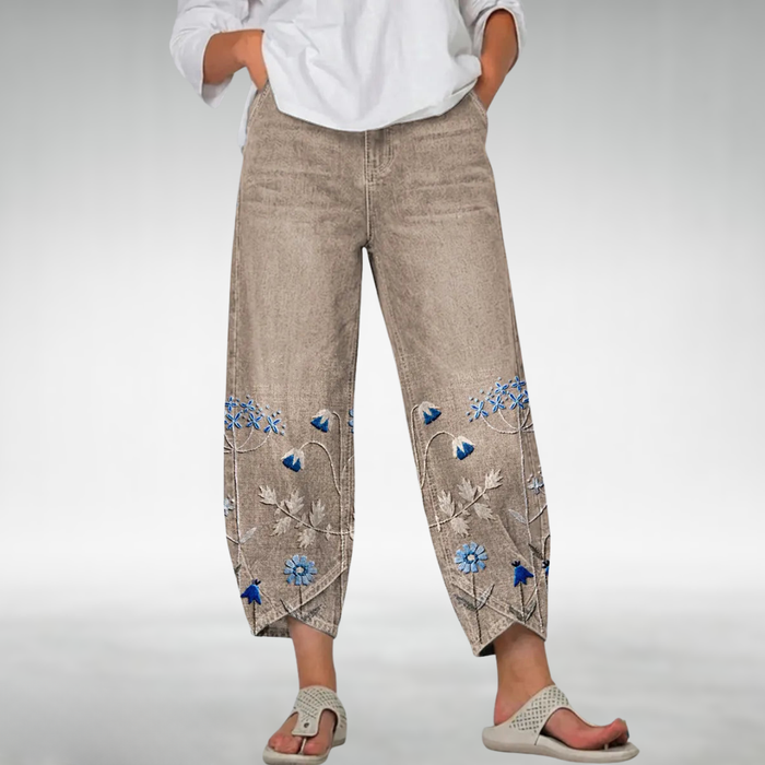 Everlee | Floral Cropped Trousers with a Petal Hem