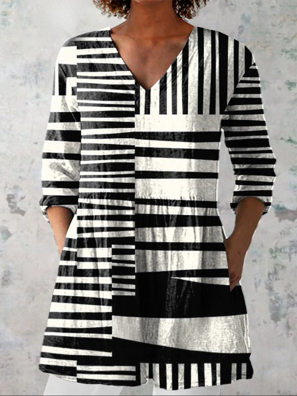 Aida | Black and White Print V-Neck Blouse Black-White, studio photo