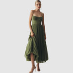 Della | Modern Open-Back Elegance