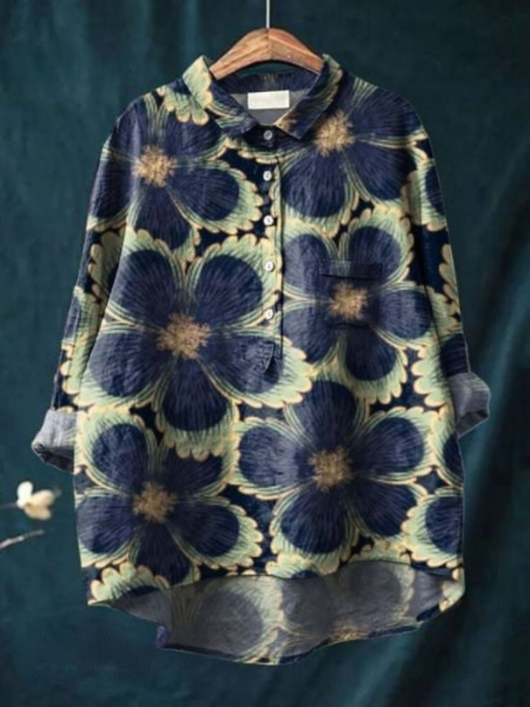 Andie | French Vintage Floral Blouse Floral Print 2, studio photo