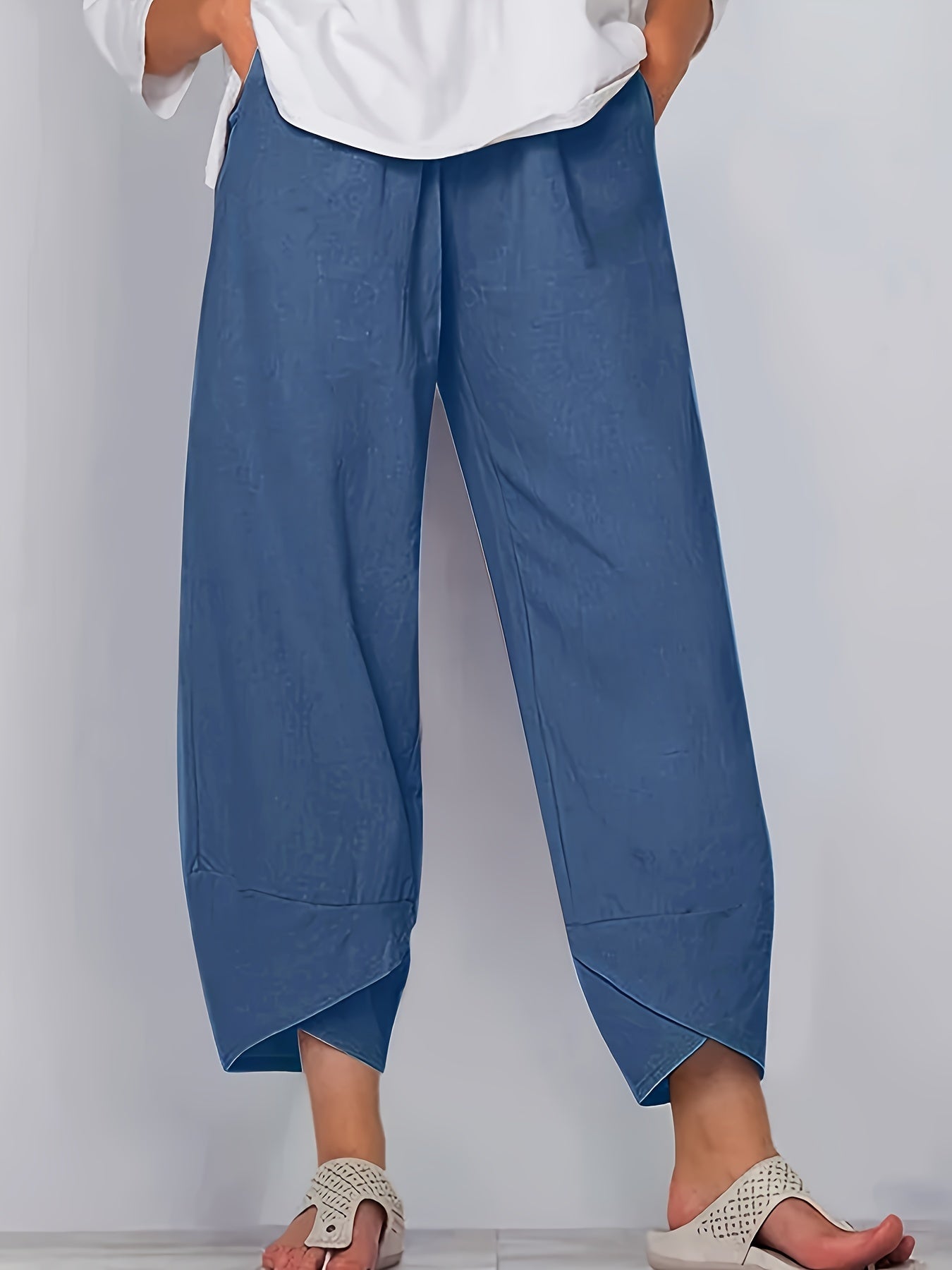 Kaeli Elegant Side-Pocket Trousers Navy, photo studio