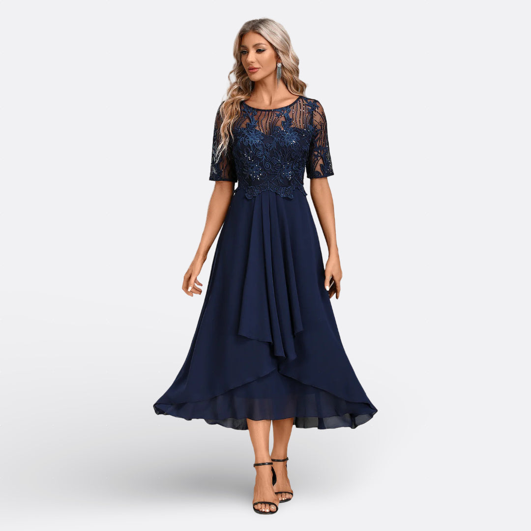 Mariana | Short-Sleeve Lace Dress Navy, photo studio