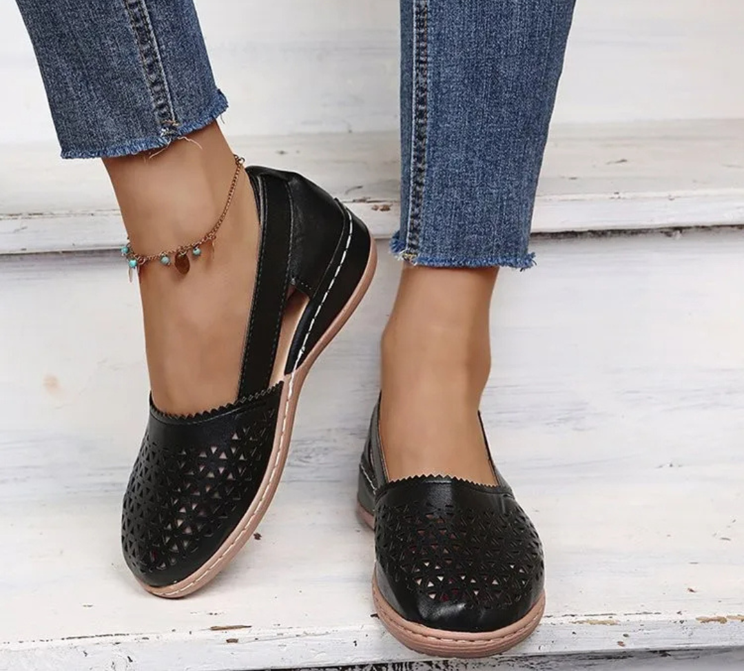 Viola Orthopedic Shoes Black, photo studio