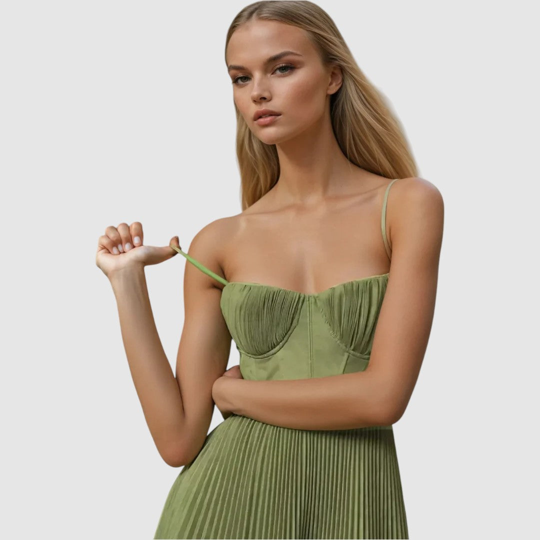Della | Modern Open-Back Elegance