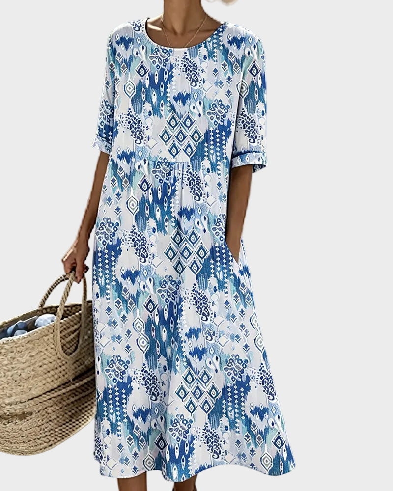 Emma | Light and Flowy Floral Midi Dress Blue, photo studio