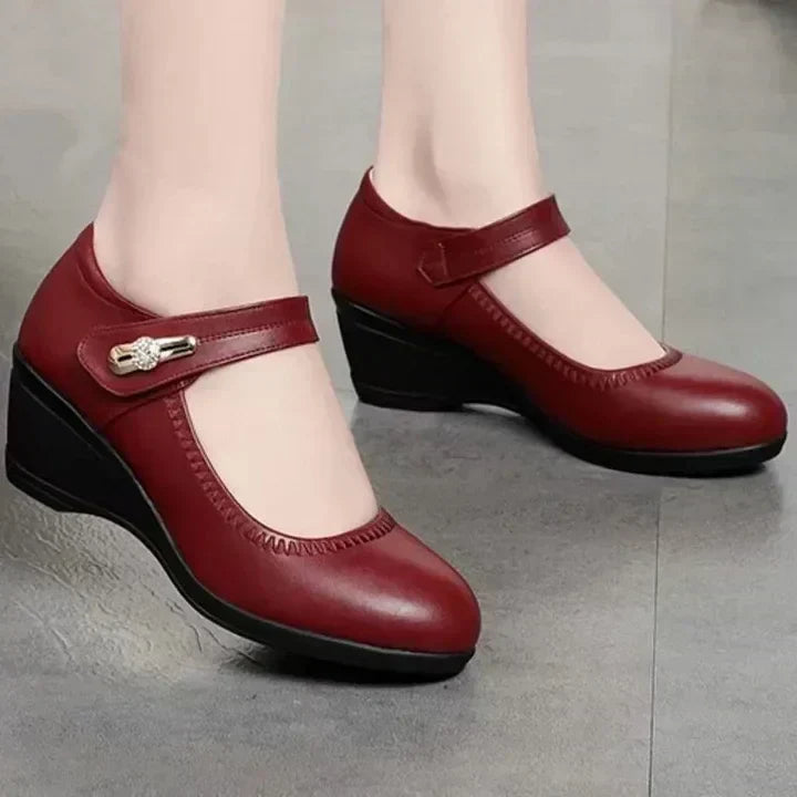 Ariane | Comfort Wedge Shoes with a Buckle Strap Red, photo studio