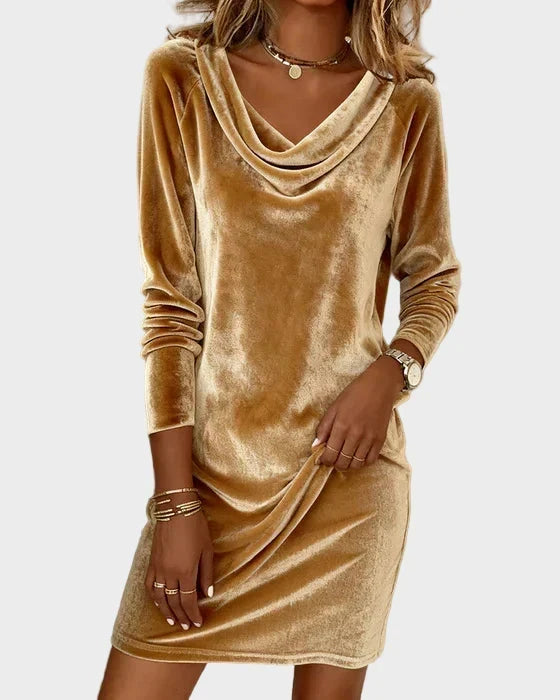 Rosina | Flowy Velvet Dress Gold, photo studio