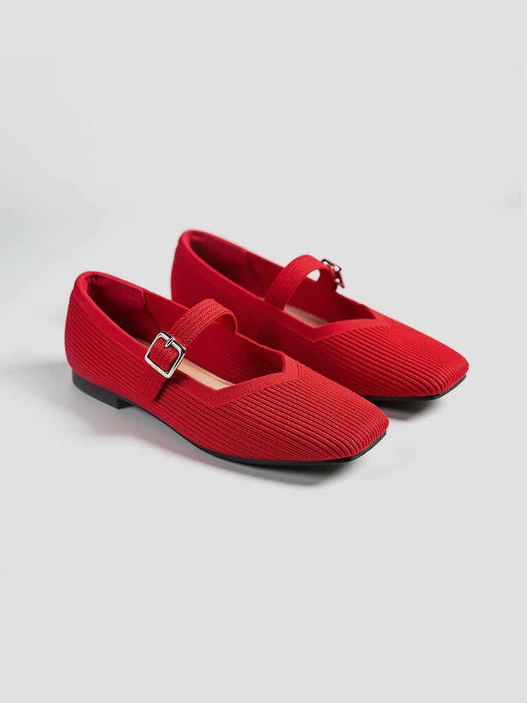 Fiona Mary-Jane Flats Red, photo studio