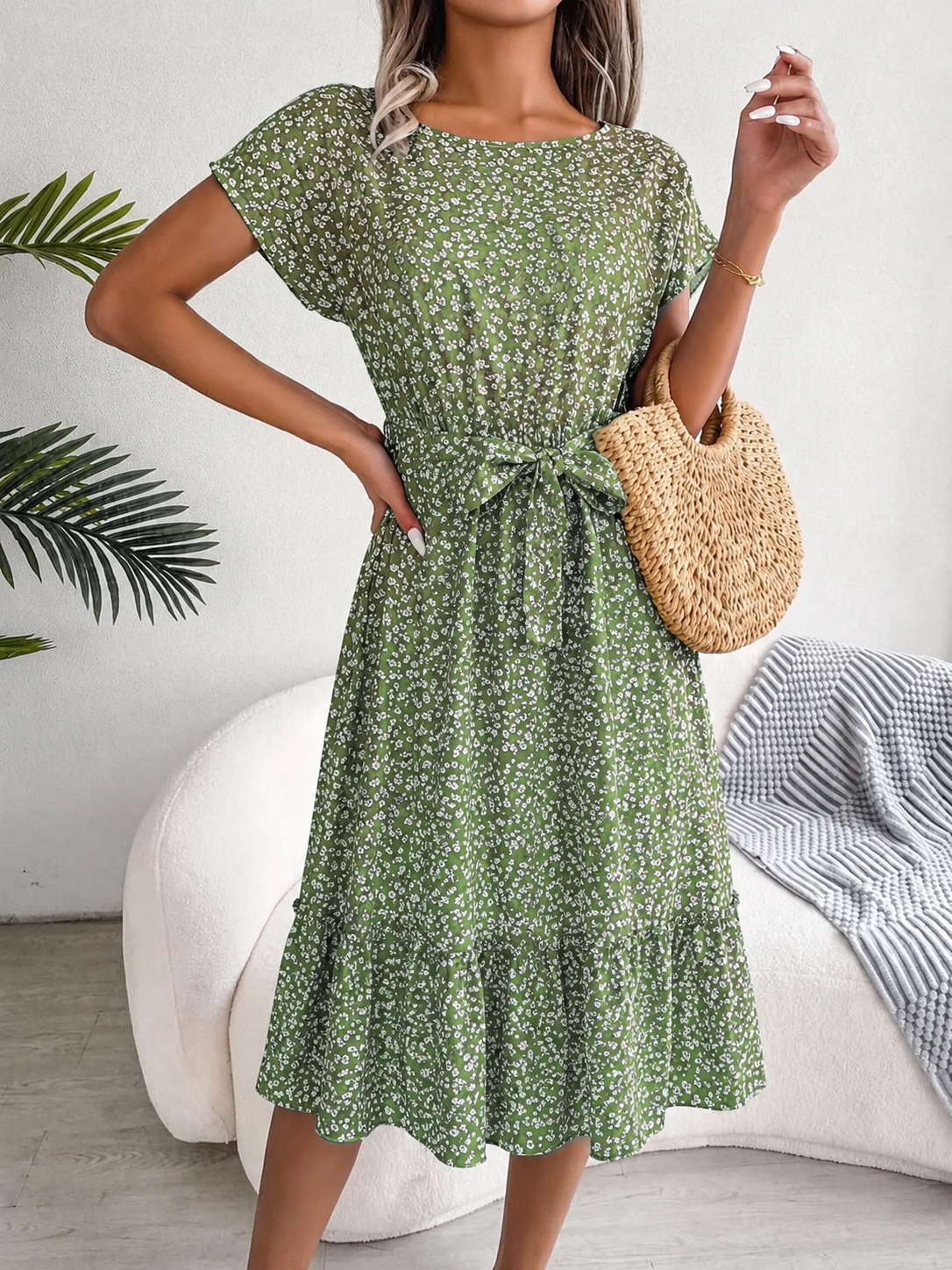 Tilly | Elegant Casual Pleated Dress Light Green, studio photo