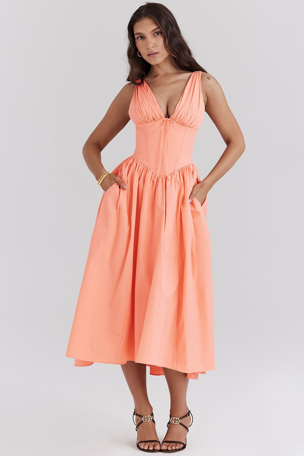 Kaitlyn | Exclusive Romantic Midi Dress Peach, photo studio