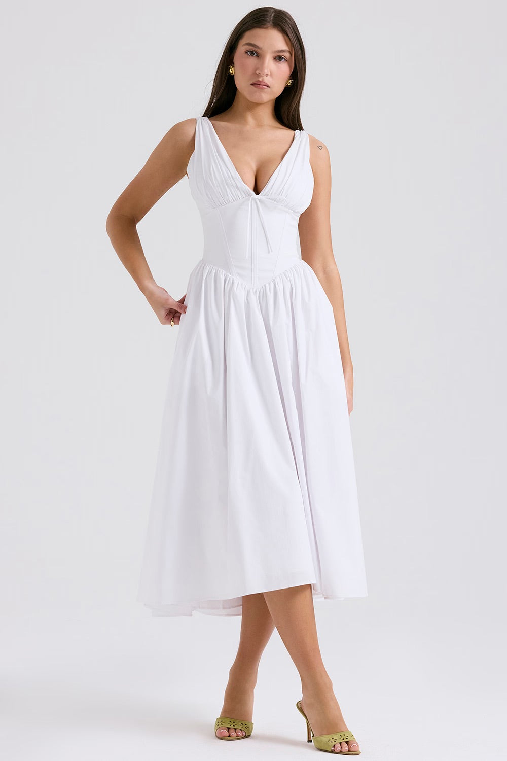 Kaitlyn | Exclusive Romantic Midi Dress White, photo studio