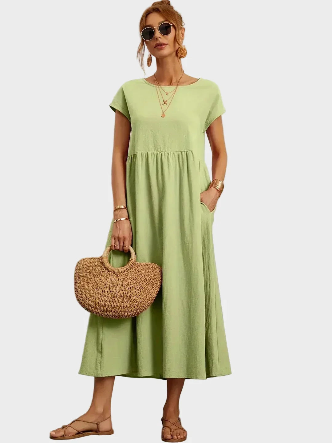 Gabrielle | Timeless Elegant Midi Dress Mint, photo studio