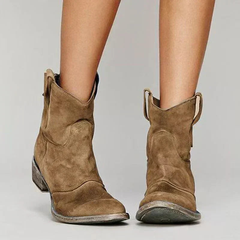 Harley Vintage Cowboy Ankle Boots Brown, photo studio