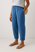 Romina | Cropped Trousers with Turn-Ups and an Elastic Waist