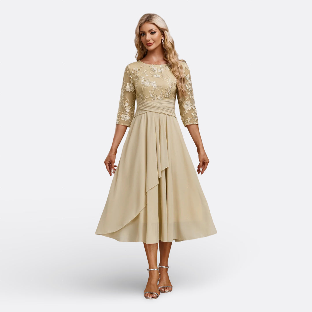 Mariana | Short-Sleeve Lace Dress Cream, photo studio