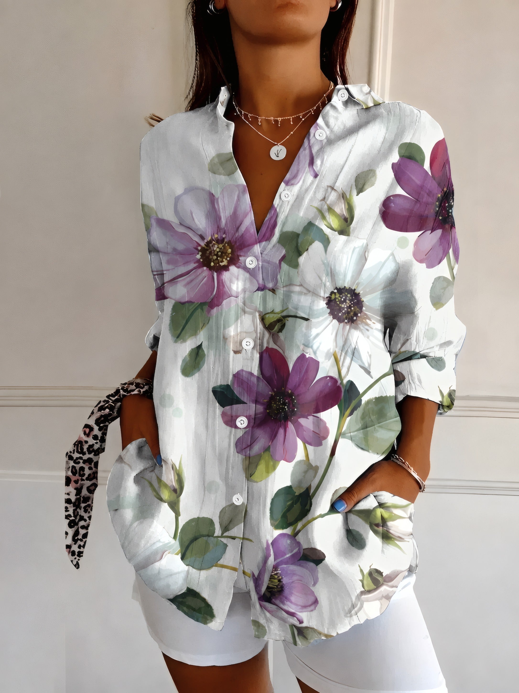 Yolanda | Vintage-Inspired Blouse Lilac Floral, photo studio