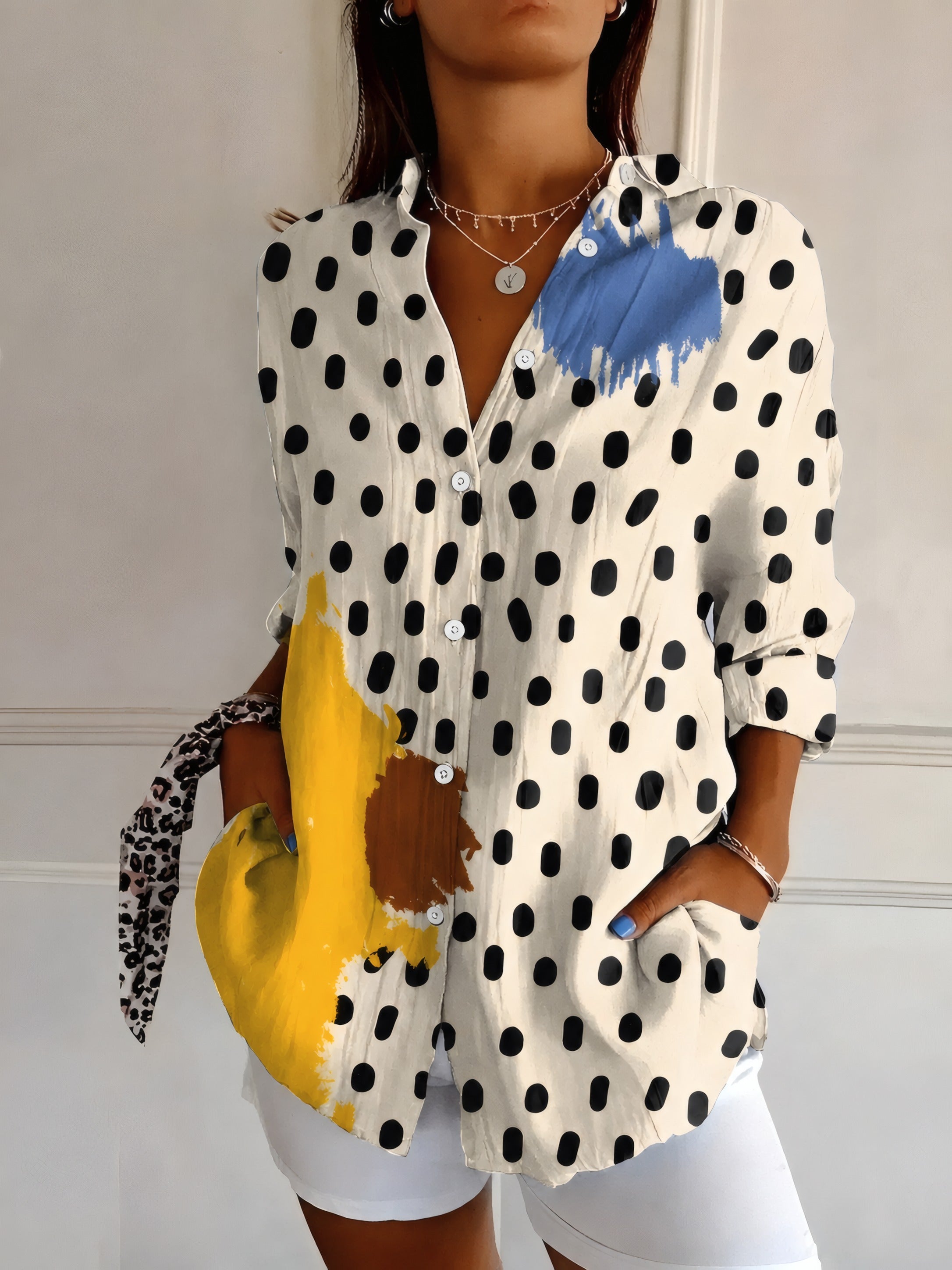 Yolanda | Vintage-Inspired Blouse Polka Dot, photo studio