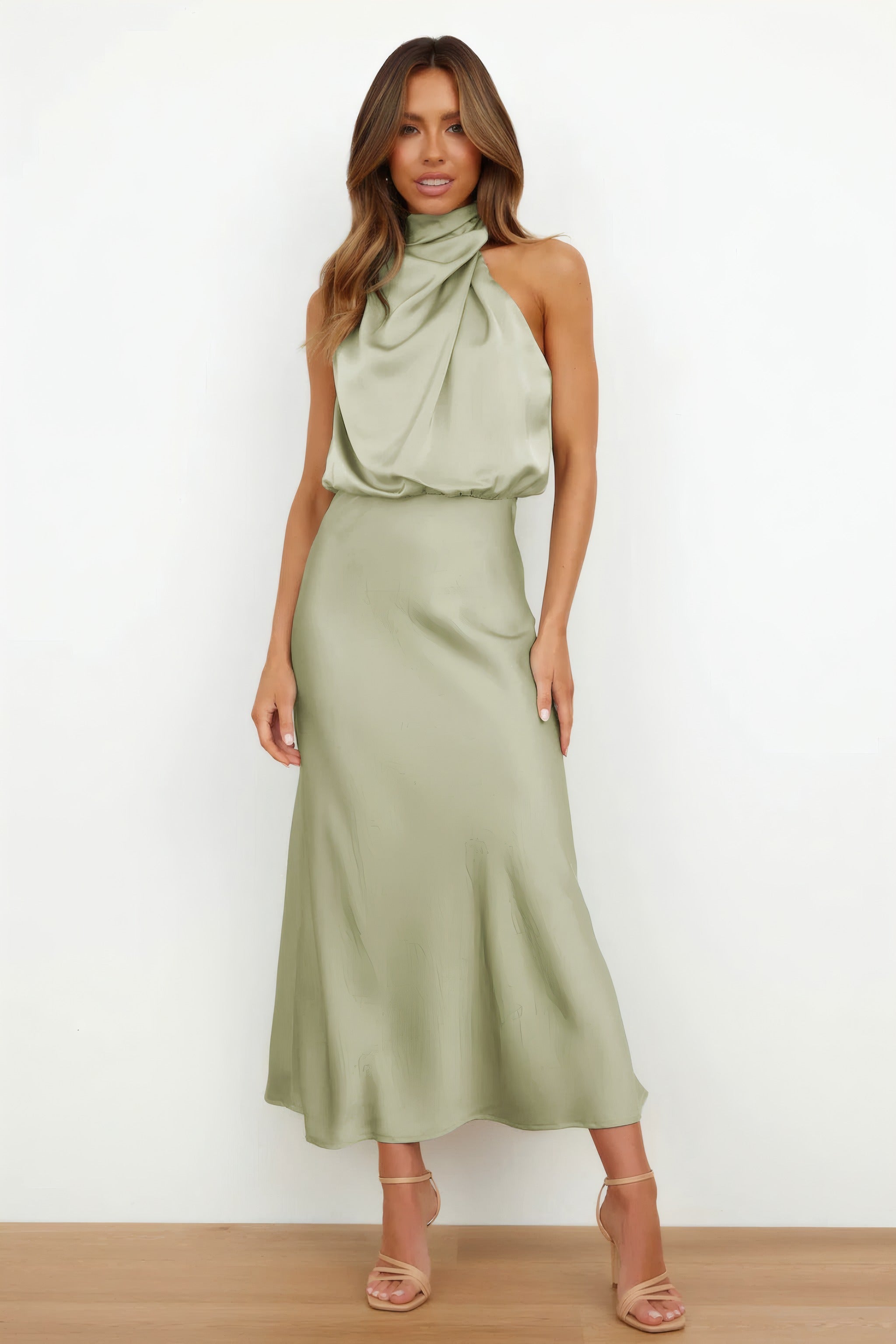 Allie | Evening Dress with Flowy Skirt Light Green, photo studio