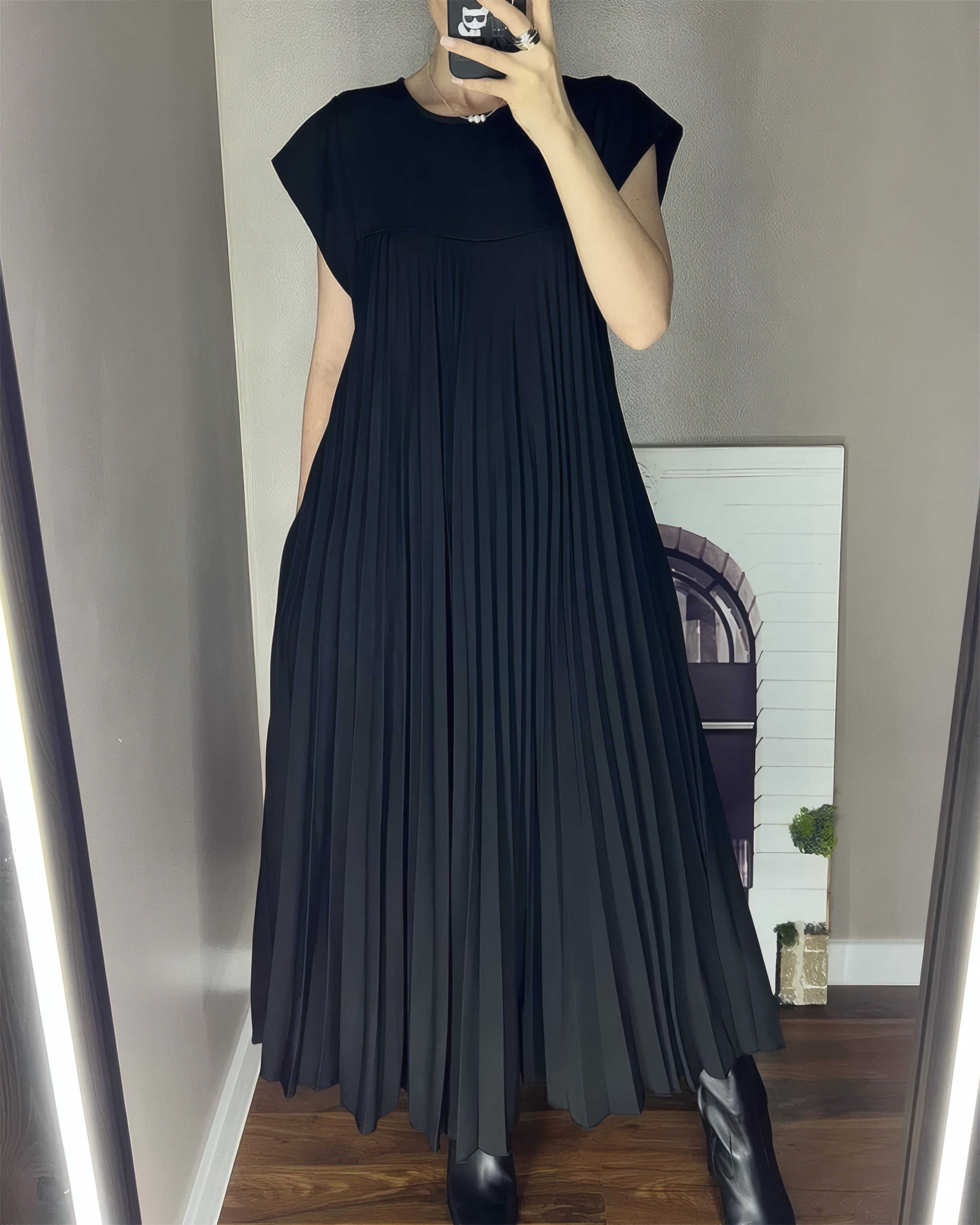 Aggie | Naturally Elegant Flared Pleated Dress Black, photo studio