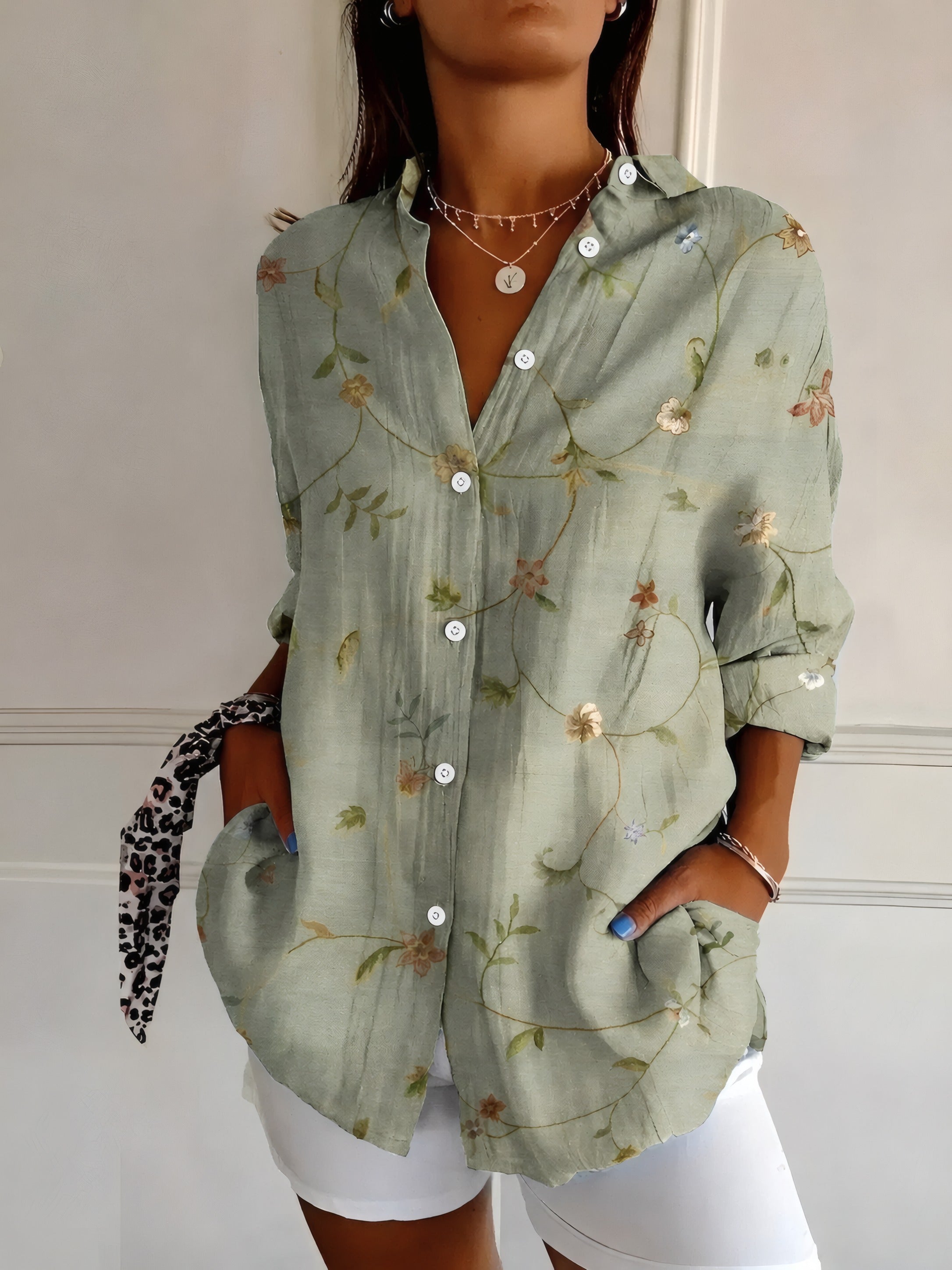 Yolanda | Vintage-Inspired Blouse Green, photo studio