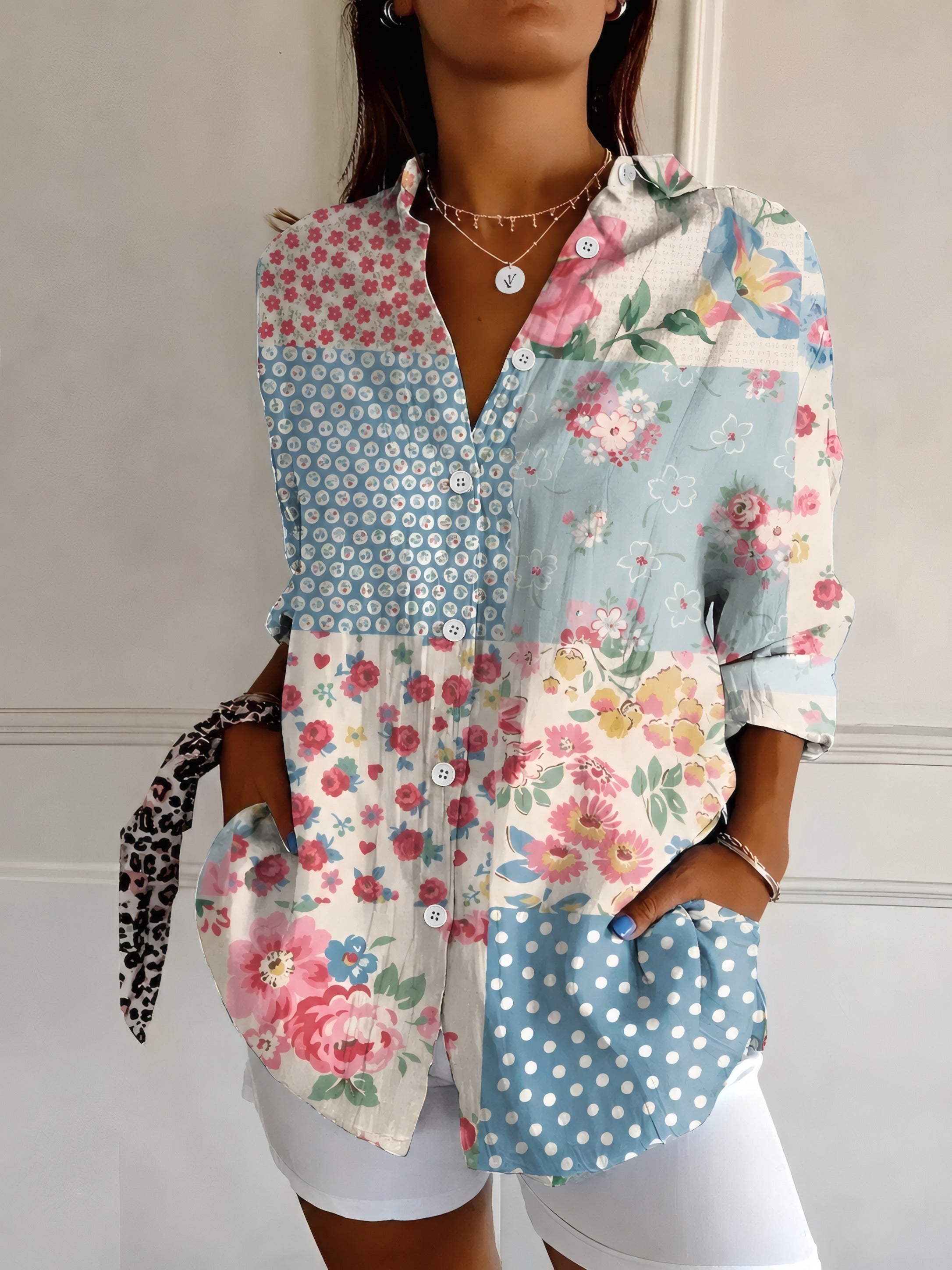Yolanda | Vintage-Inspired Blouse Blue Floral, photo studio