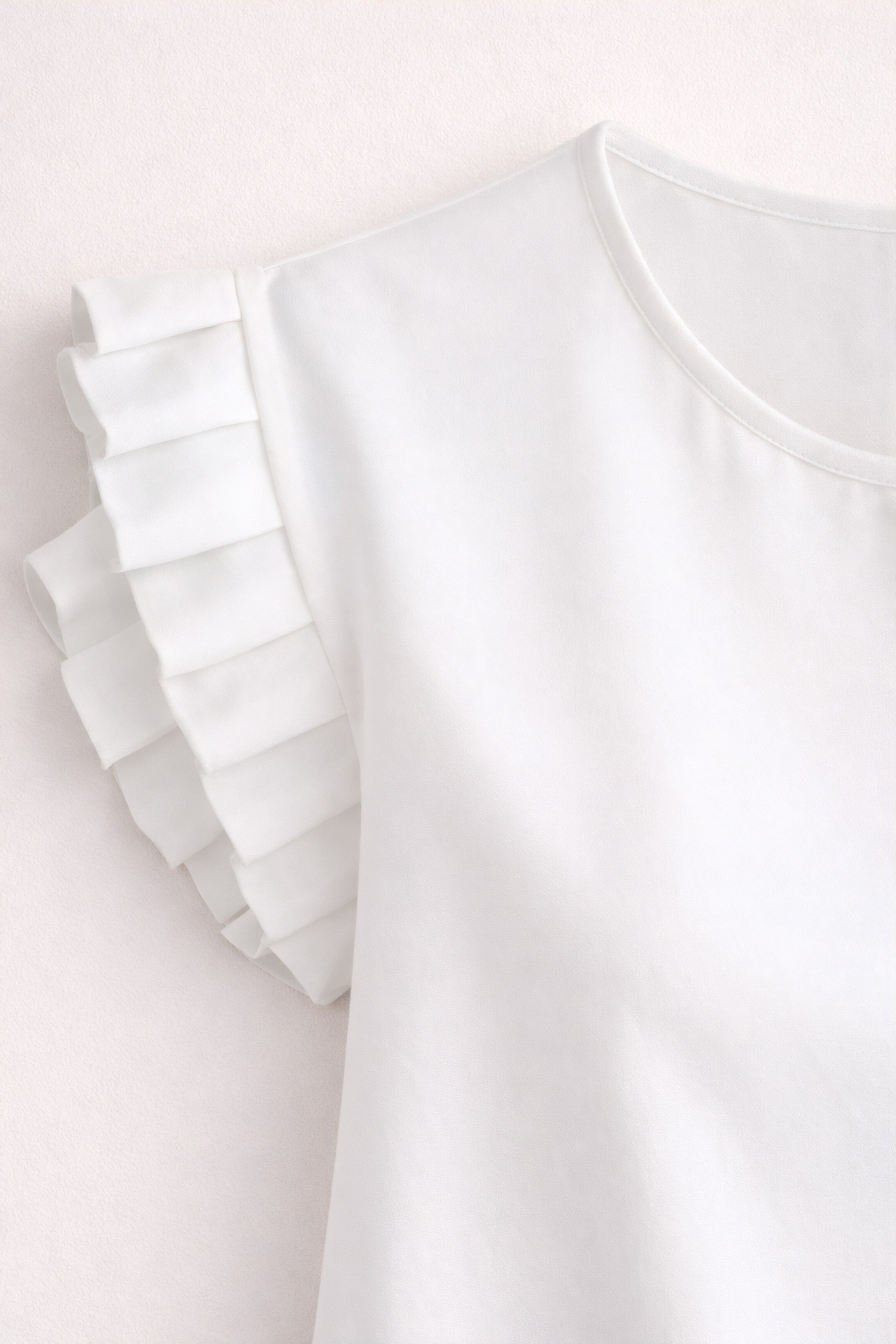 Alessandra | Short-Sleeve Tiered Ruffle Blouse White, photo studio