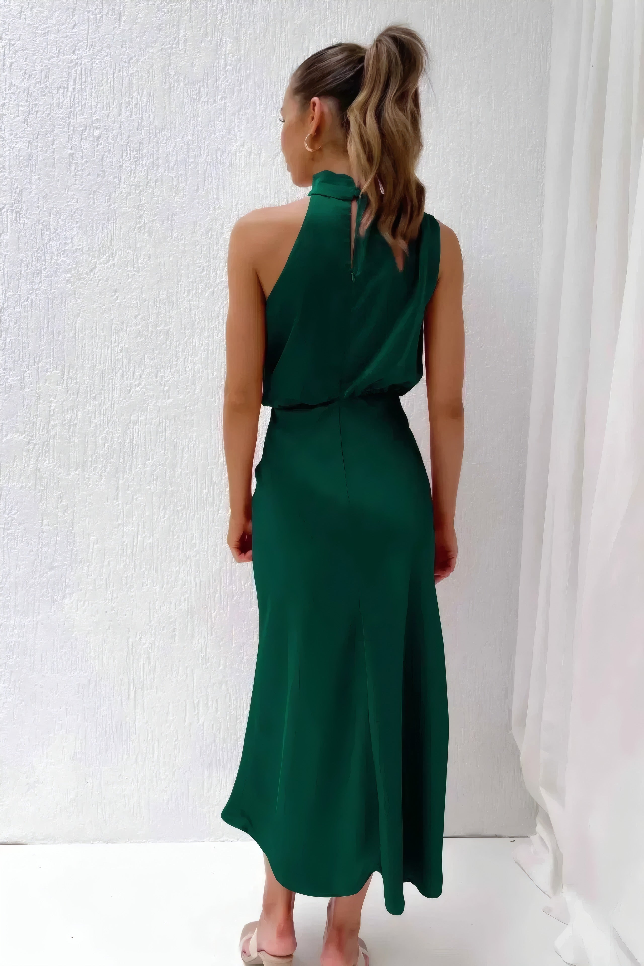 Allie | Evening Dress with Flowy Skirt Dark Green, photo studio