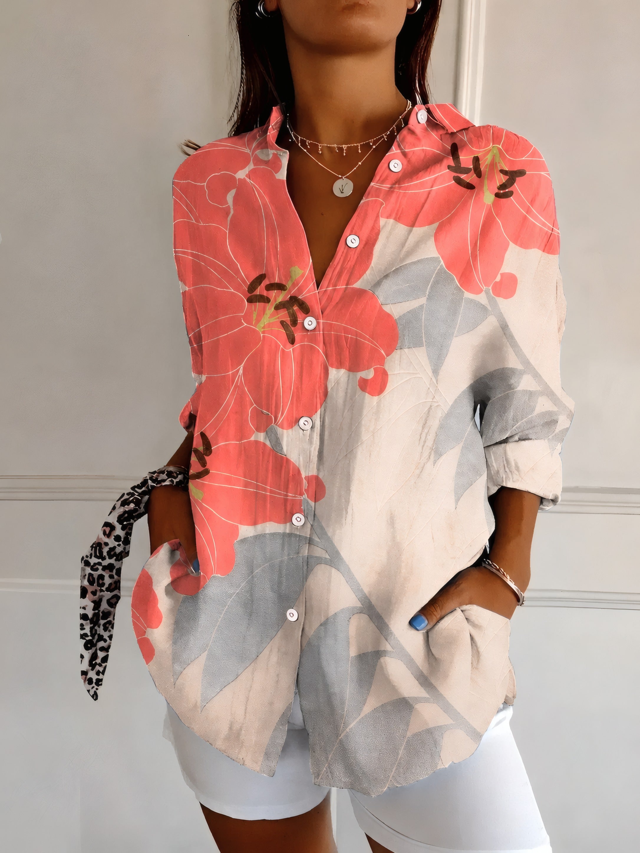 Yolanda | Vintage-Inspired Blouse Orange/Grey Floral, photo studio