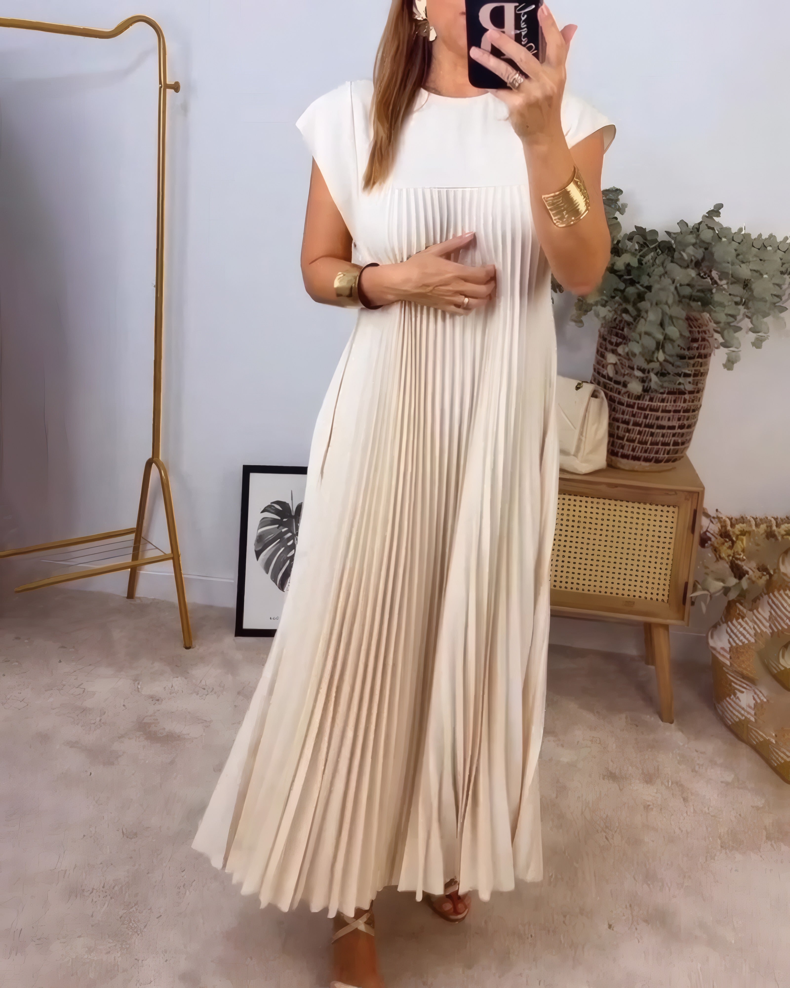 Aggie | Naturally Elegant Flared Pleated Dress Beige, photo studio