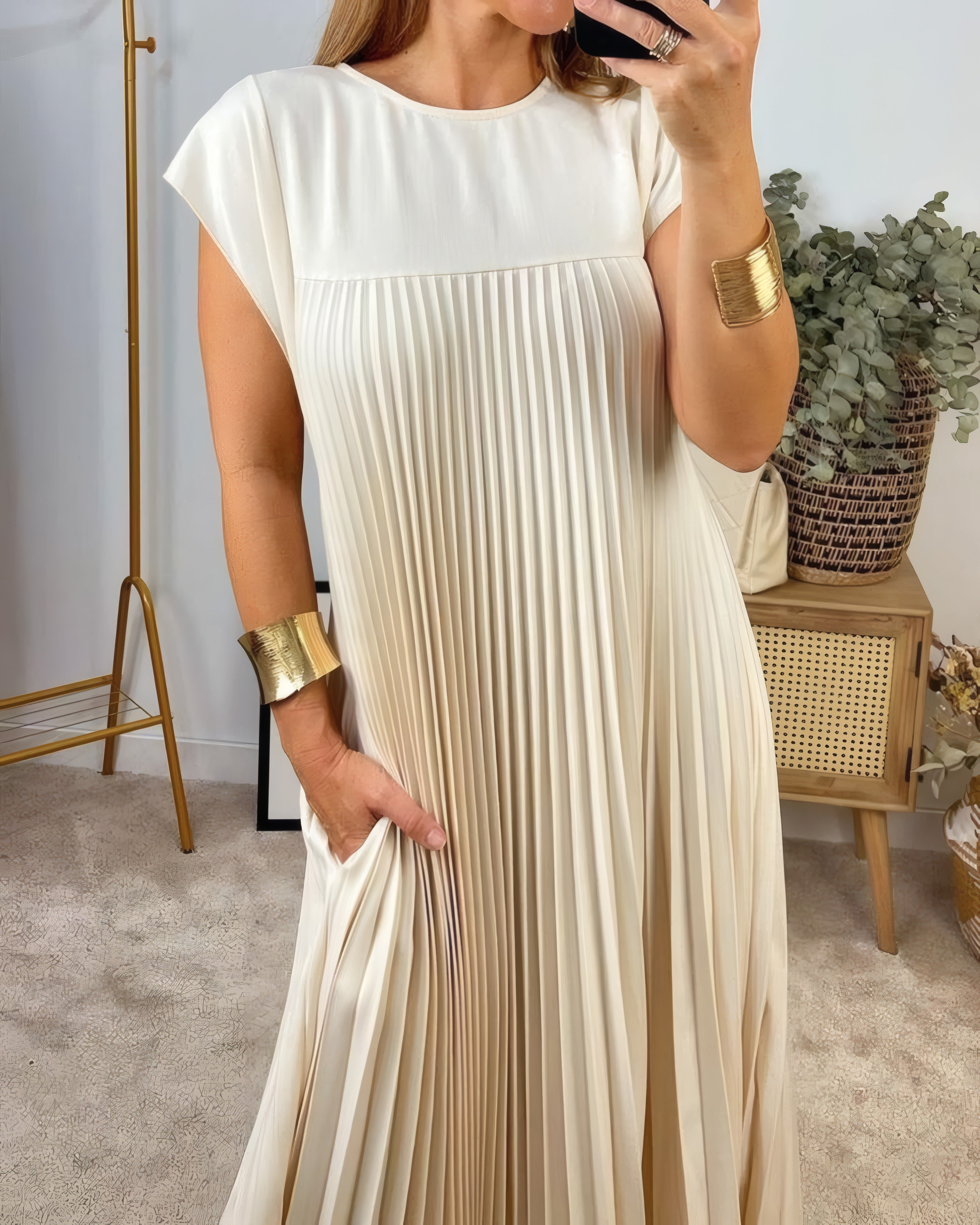 Aggie | Naturally Elegant Flared Pleated Dress Beige, photo studio