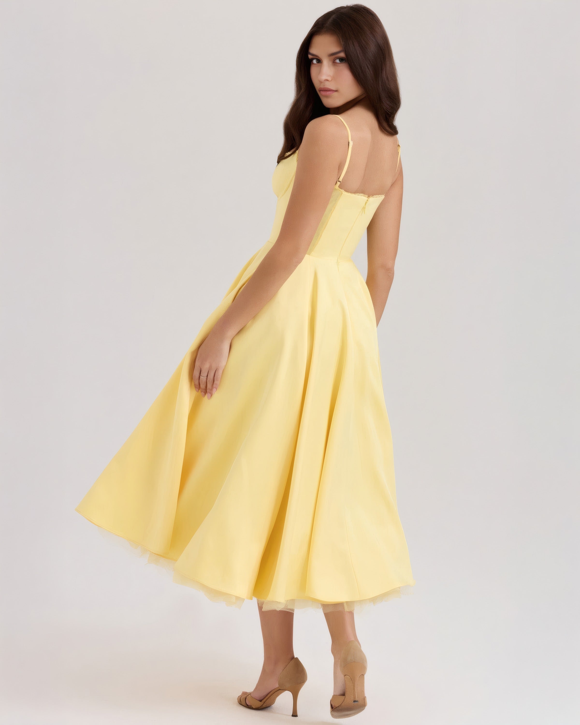 Inez | Elegant Midi Dress Butter Yellow, photo studio