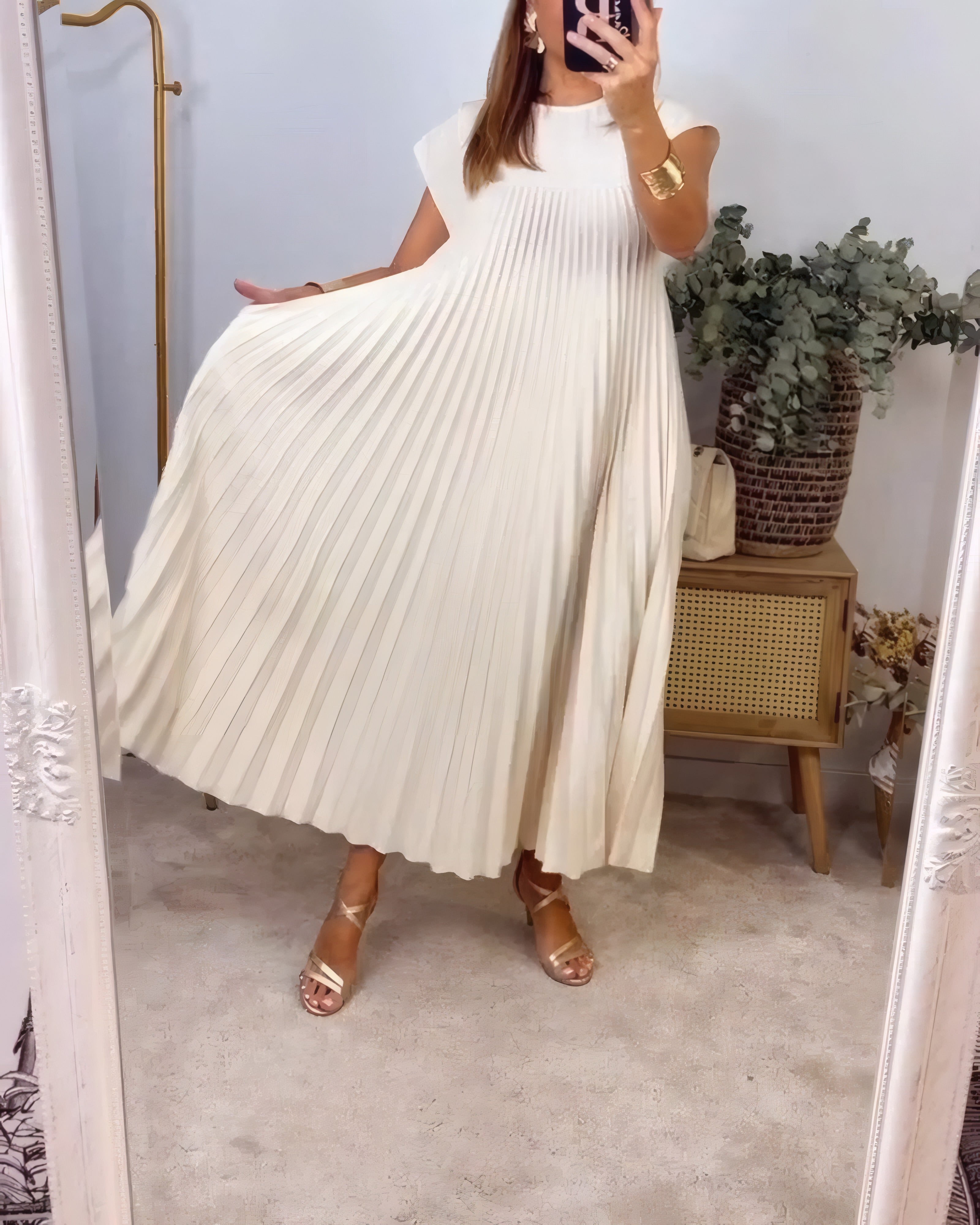 Aggie | Naturally Elegant Flared Pleated Dress Beige, photo studio
