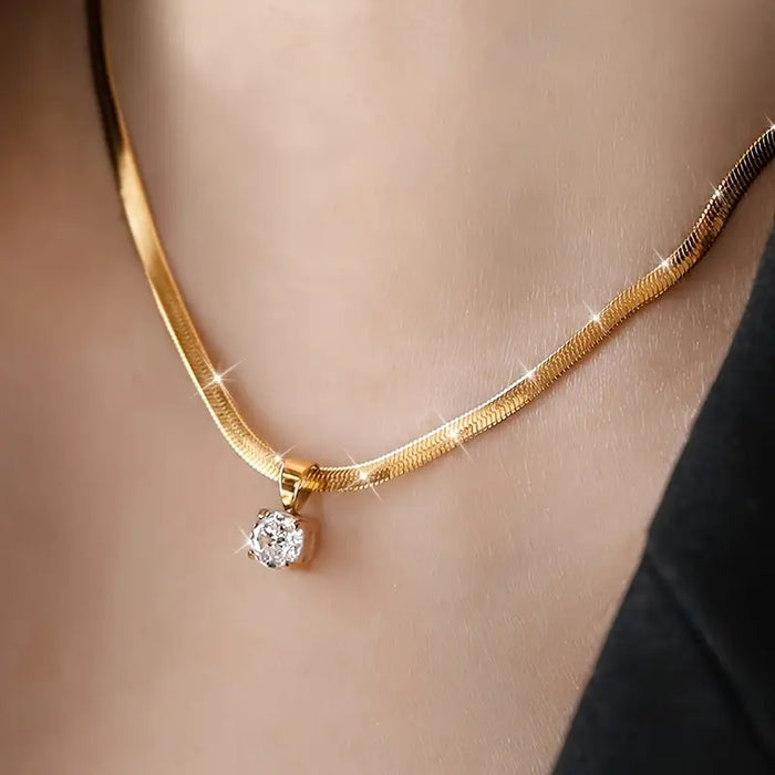 Tuathla | Rhinestone Pendant Necklace