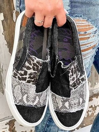 Noemi Trendy Pain Relieving Loafers Black, photo studio