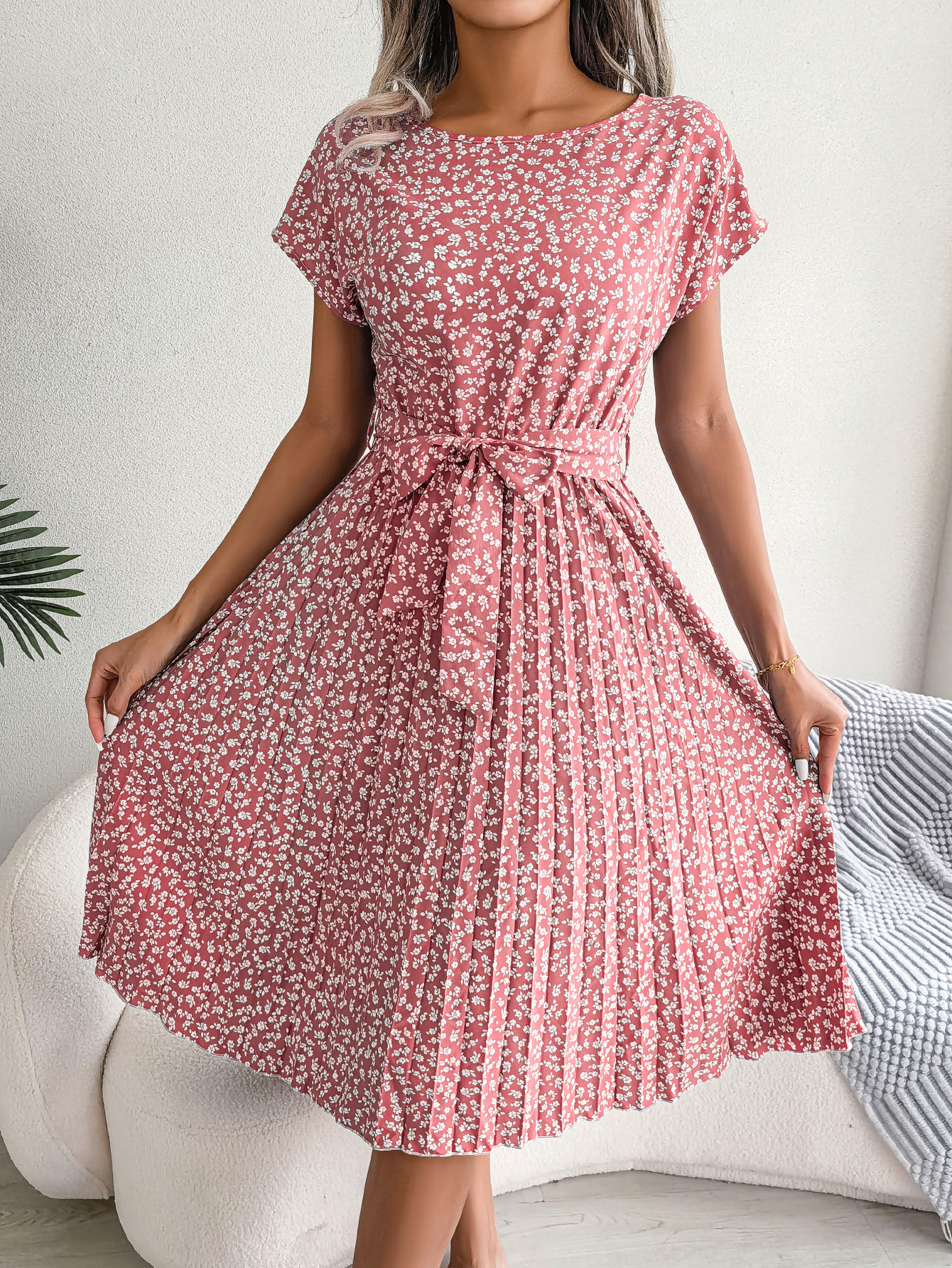 Tilly | Elegant Casual Pleated Dress Pink, studio photo