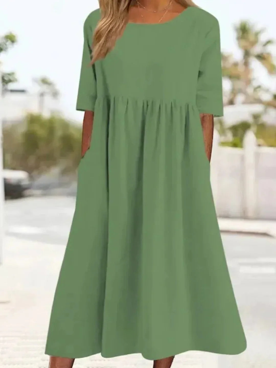 Amelie | Airy Relaxed-Fit Dress Green, studio photo