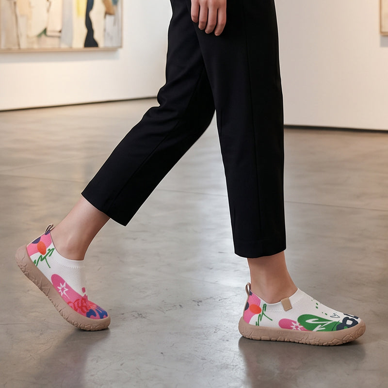 Suri Artistic Slip-On Shoes Khaki, photo studio