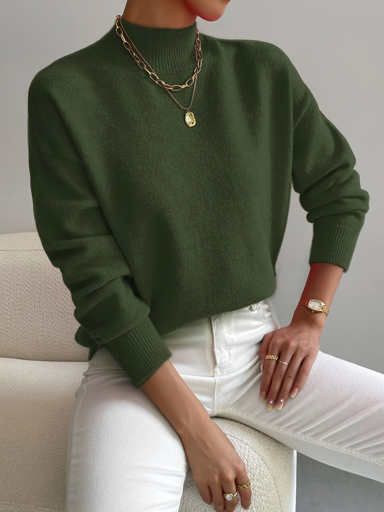 White High-Neck Jumper Green, photo studio