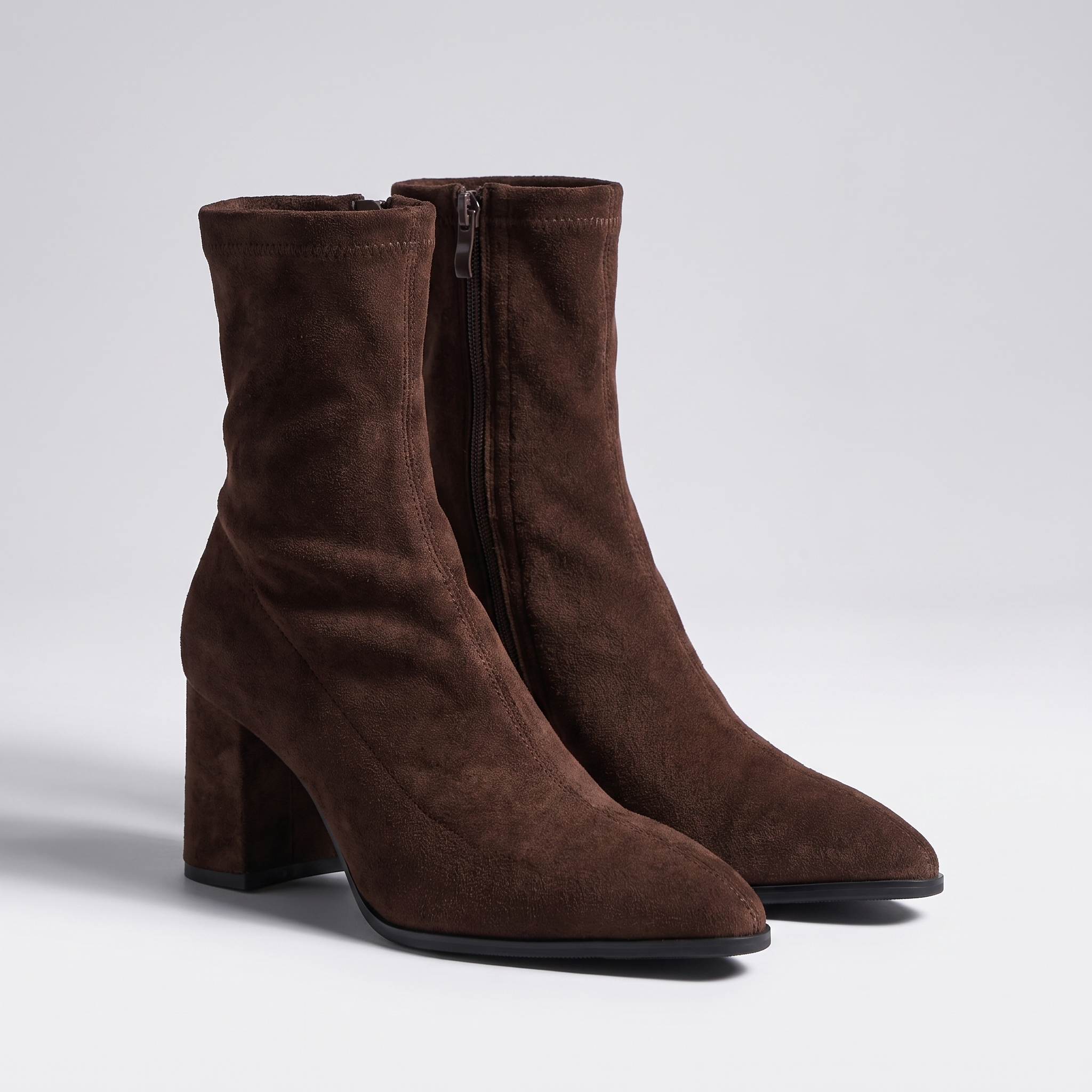 Sienna | Block-Heel Ankle Boots with a Side Zip Brown, photo studio