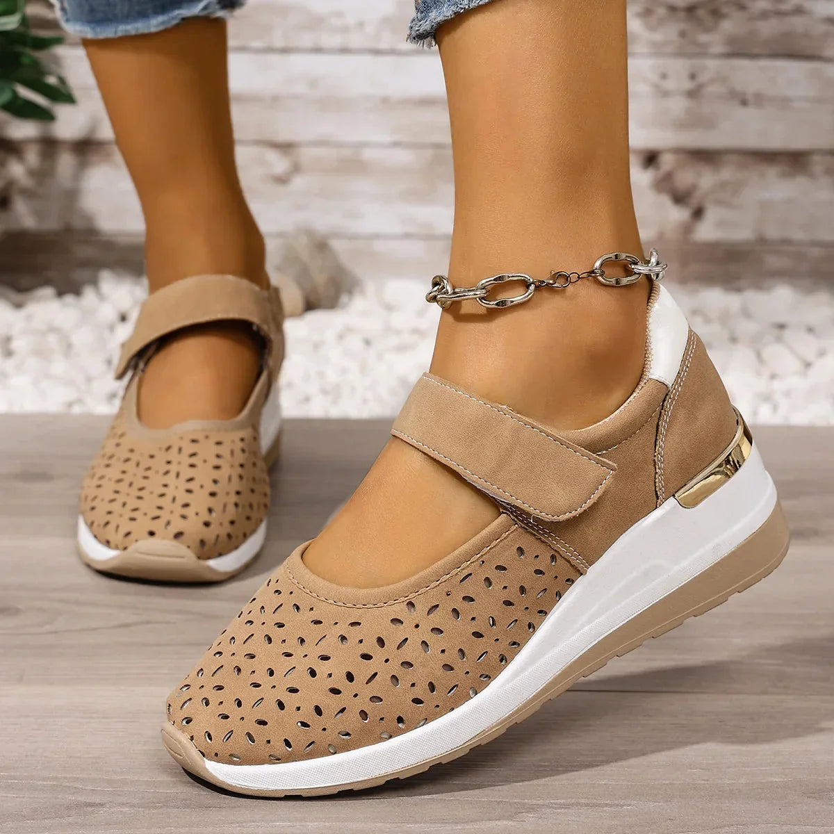 Eliana Comfort Arch Support Sandals Camel, photo studio
