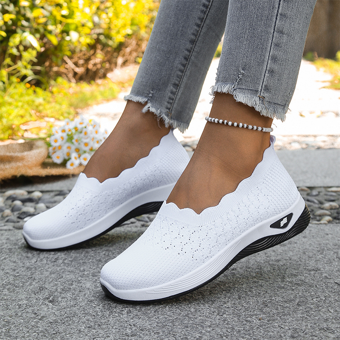 Ruth | Slip-On Walking Shoes with a Scalloped Collar